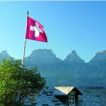 Zwitserse vlag op huis in Chur